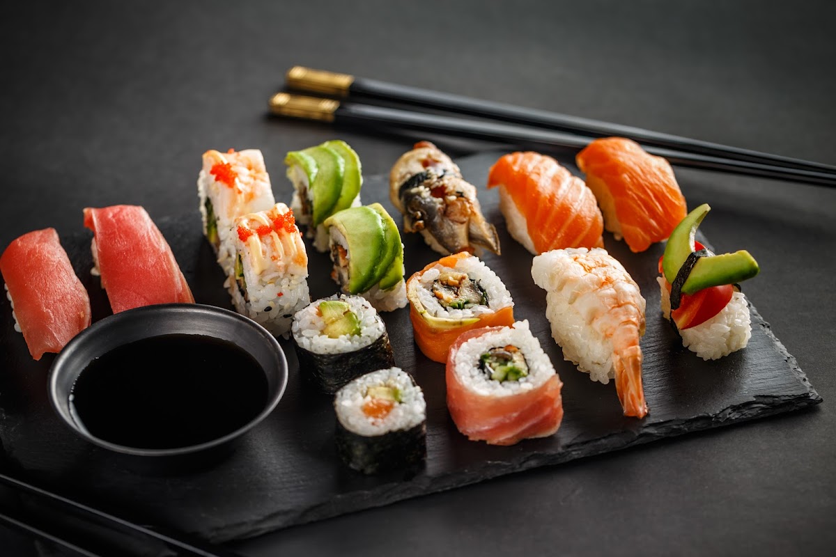 Itoshii Sushi & Asian